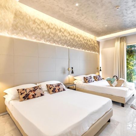 Hotel Mondial リミニ エクステリア 写真