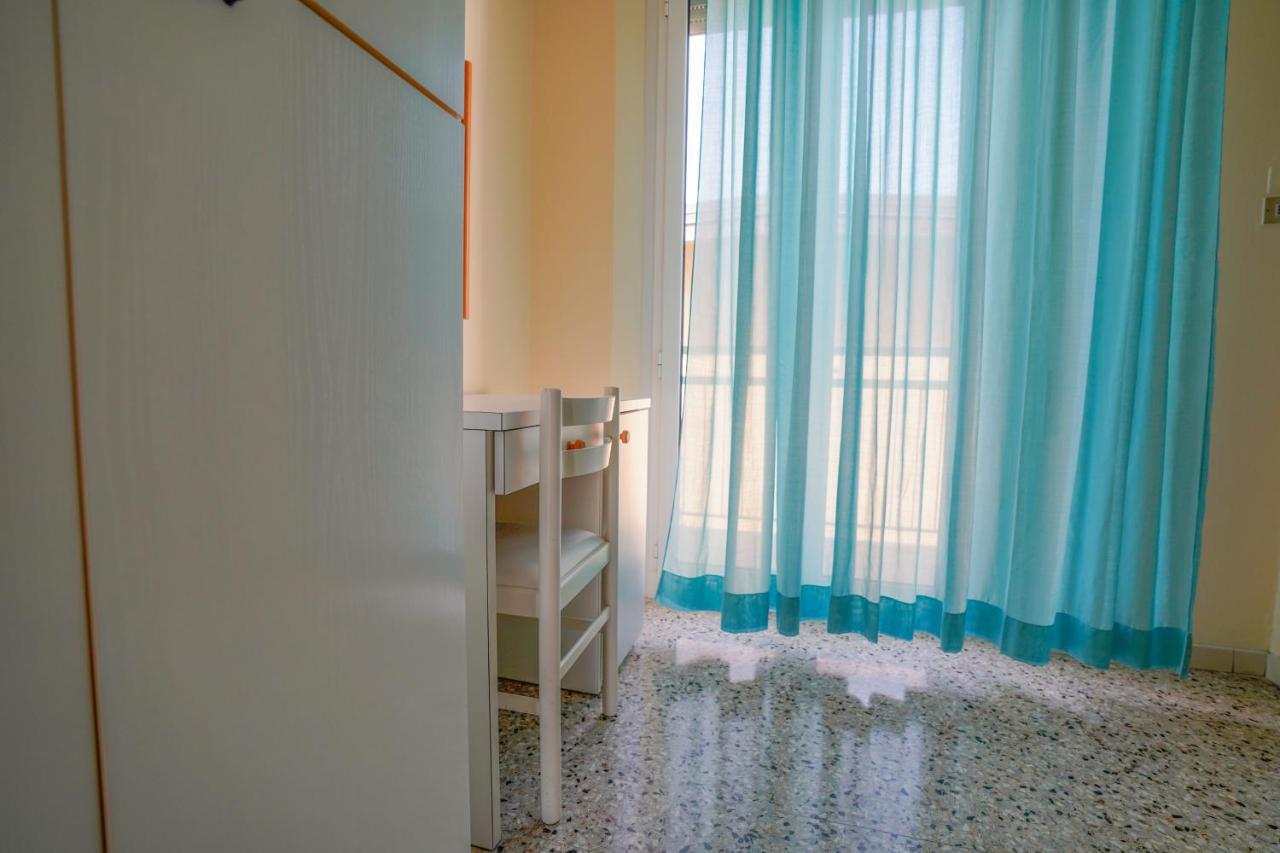 Hotel Mondial リミニ エクステリア 写真