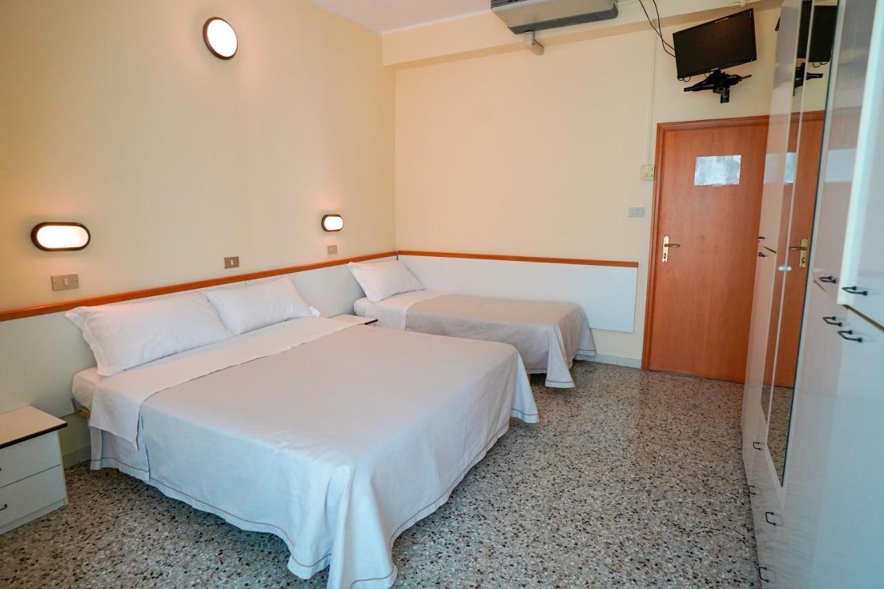 Hotel Mondial リミニ エクステリア 写真