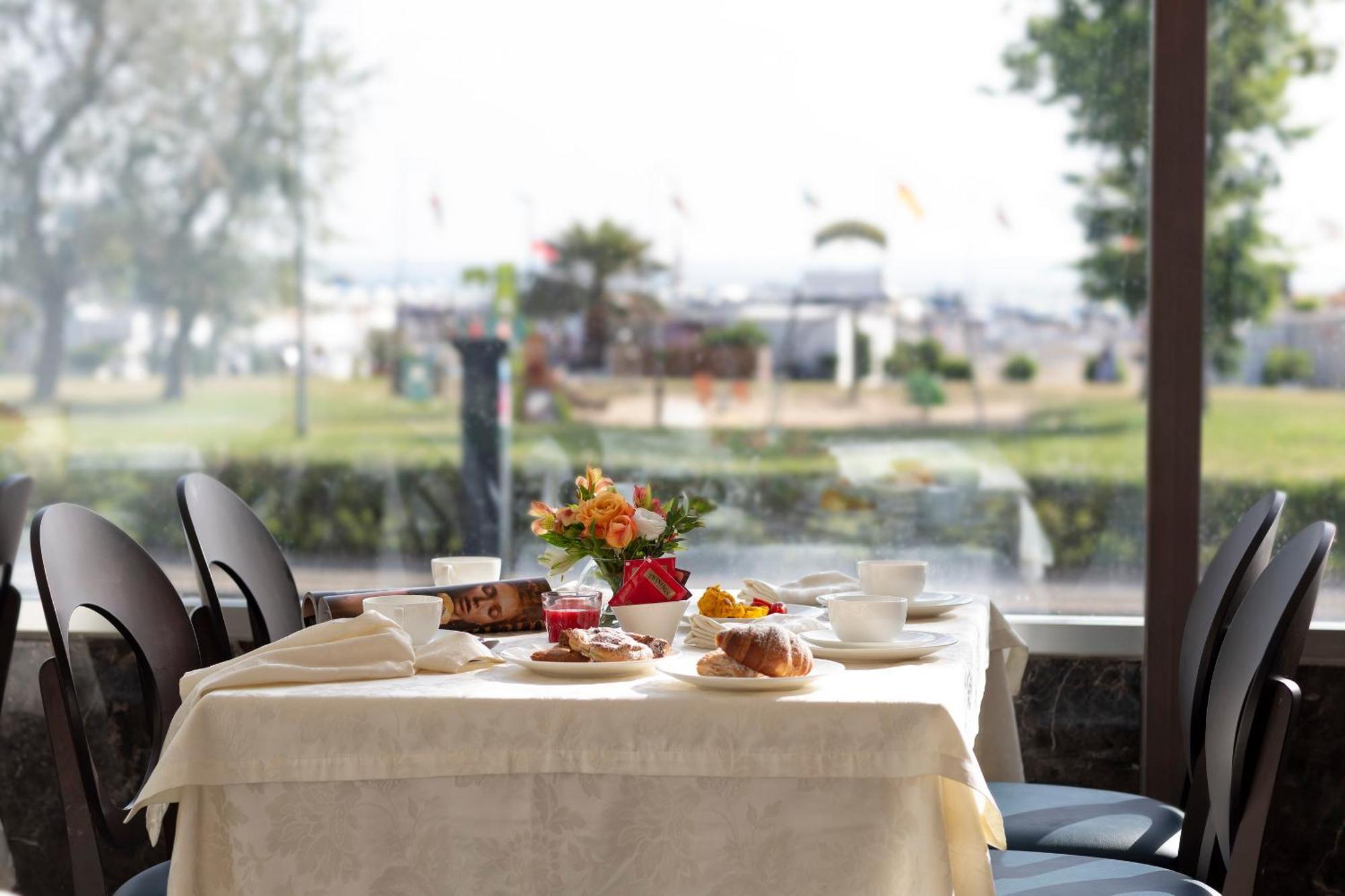 Hotel Mondial リミニ エクステリア 写真
